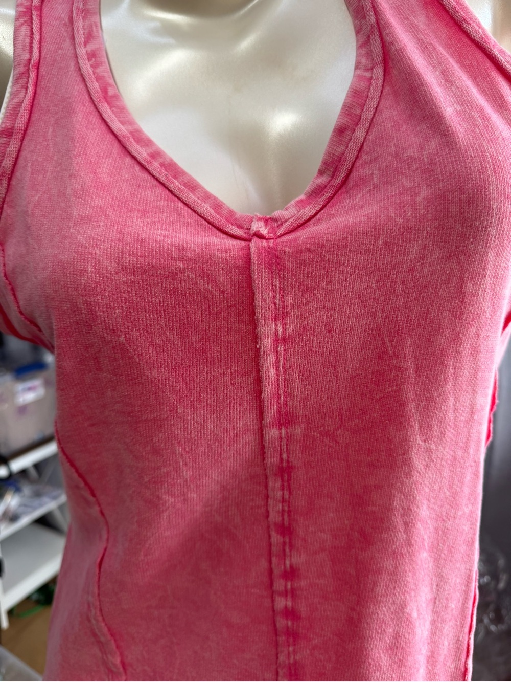 Washed Pink V-Neck Tank Top - Women - Picture 3 of 5